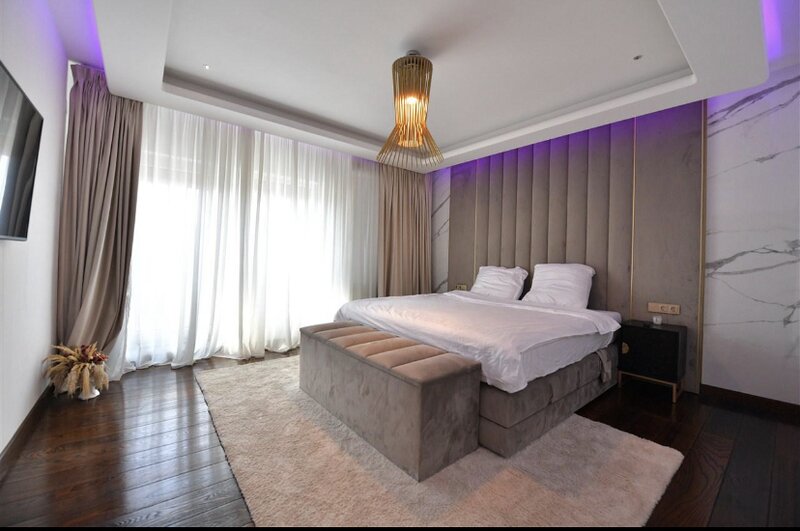 Drumul Taberei, str.V.Cricovului, Penthouse, 180 mp