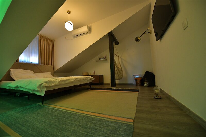 Drumul Taberei, str.V.Cricovului, Penthouse, 180 mp